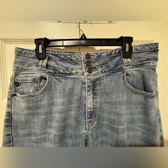 Kancan 3 button high rise Jeans. Size jr 15/31. VGUC - Picture 5 of 14